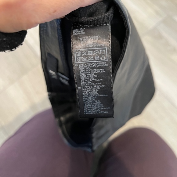 Forever 21 faux leather on half of skirt black skirt Size Medium see notes - Picture 6 of 10